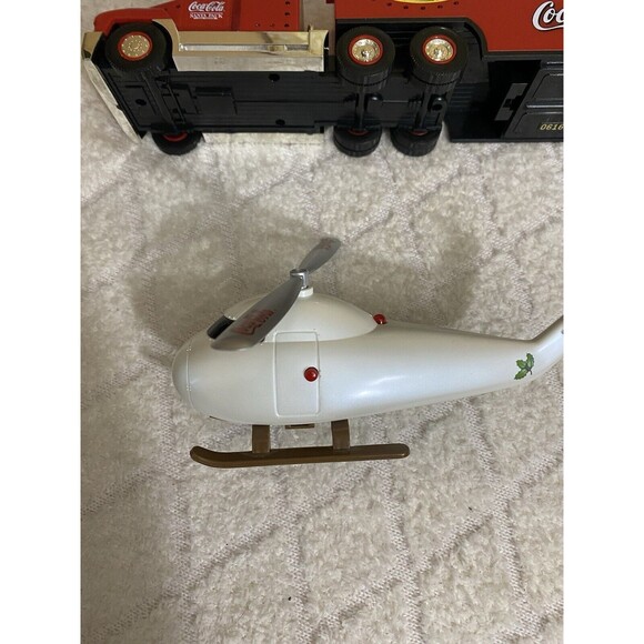 Coca Cola 2000 Holiday Helicopter Carrier/ 1962 Replica Helicopter  Box Included - Picture 7 of 16